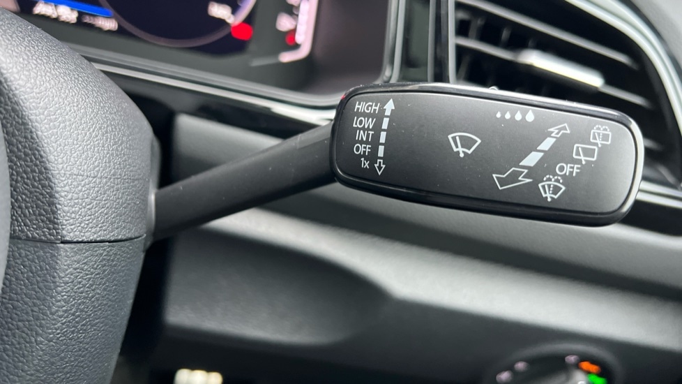 Used Volkswagen T-Roc 2025 for sale - 76684305: Photo 32