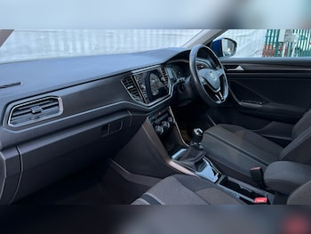 Used Volkswagen T-Roc 2019 for sale - 76872935: Photo