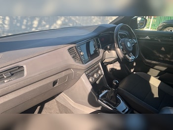 Used Volkswagen T-Roc 2018 for sale - 77060697: Photo