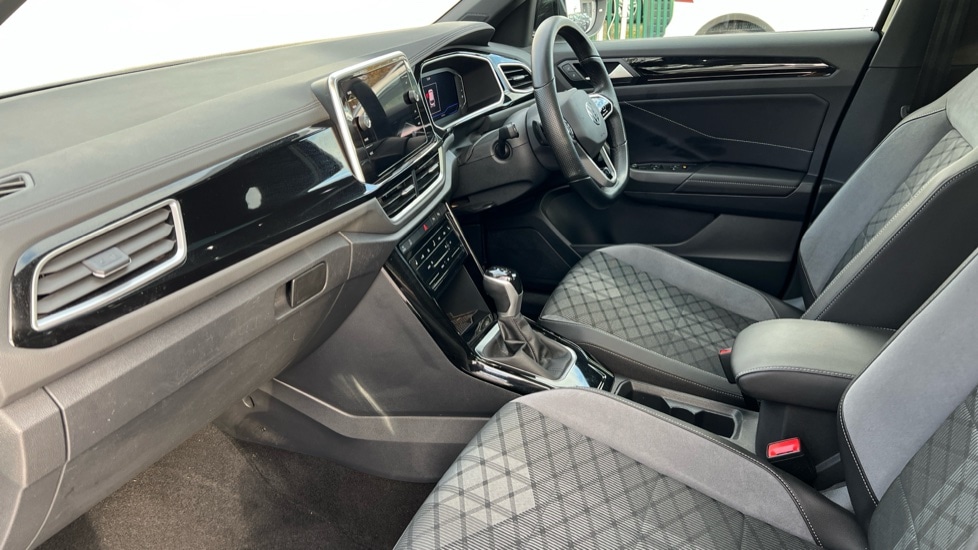 Used Volkswagen T-Roc 2023 for sale - 76871652: Photo 2