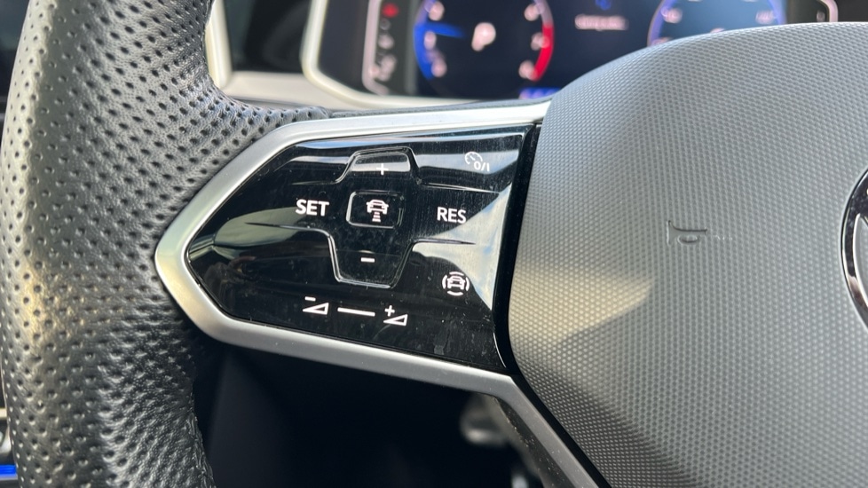 Used Volkswagen T-Roc 2023 for sale - 76871652: Photo 30