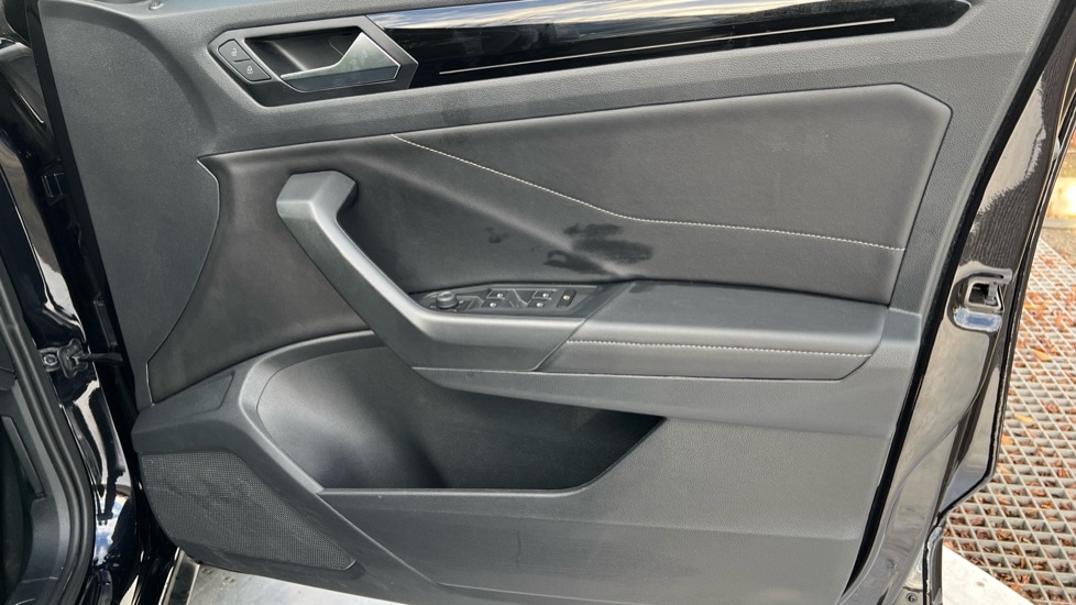 Used Volkswagen T-Roc 2023 for sale - 76871652: Photo 37