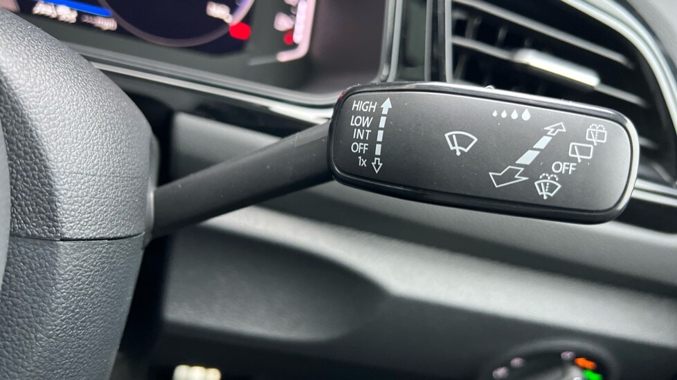 Used Volkswagen T-Roc 2025 for sale - 76872886: Photo 32