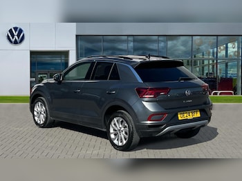 Used Volkswagen T-Roc 2024 for sale - 75464851: Photo