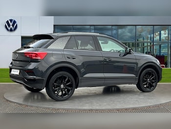 Used Volkswagen T-Roc 2021 for sale - 77031462: Photo