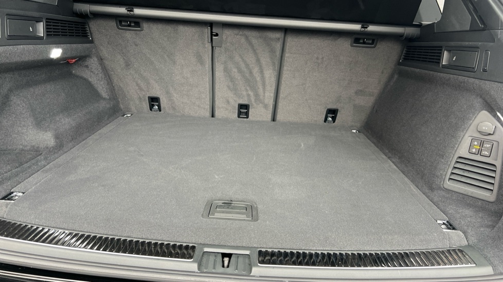 Used Volkswagen Touareg 2025 for sale - 76501467: Photo 15