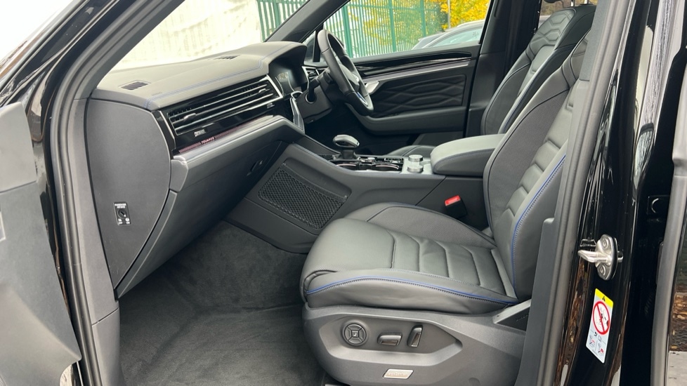 Used Volkswagen Touareg 2025 for sale - 76501467: Photo 2