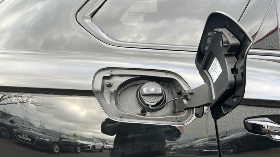 Used Volkswagen Touareg 2025 for sale - 76501467: Photo 29