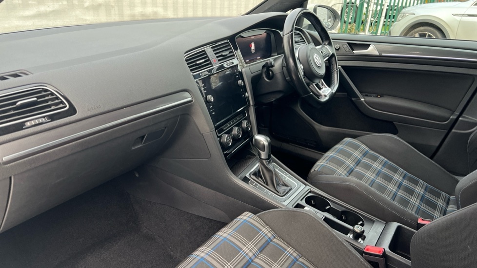 Used Volkswagen Golf 2020 for sale - 76869070: Photo 2