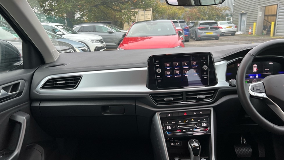 Used Volkswagen T-Roc 2025 for sale - 76869593: Photo 12