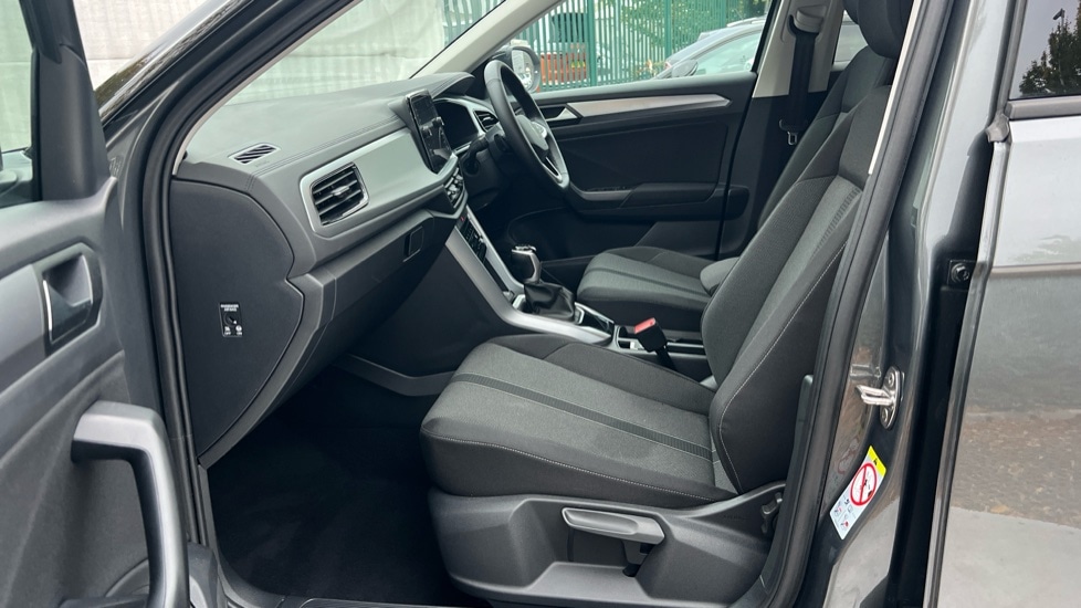 Used Volkswagen T-Roc 2025 for sale - 76869593: Photo 2