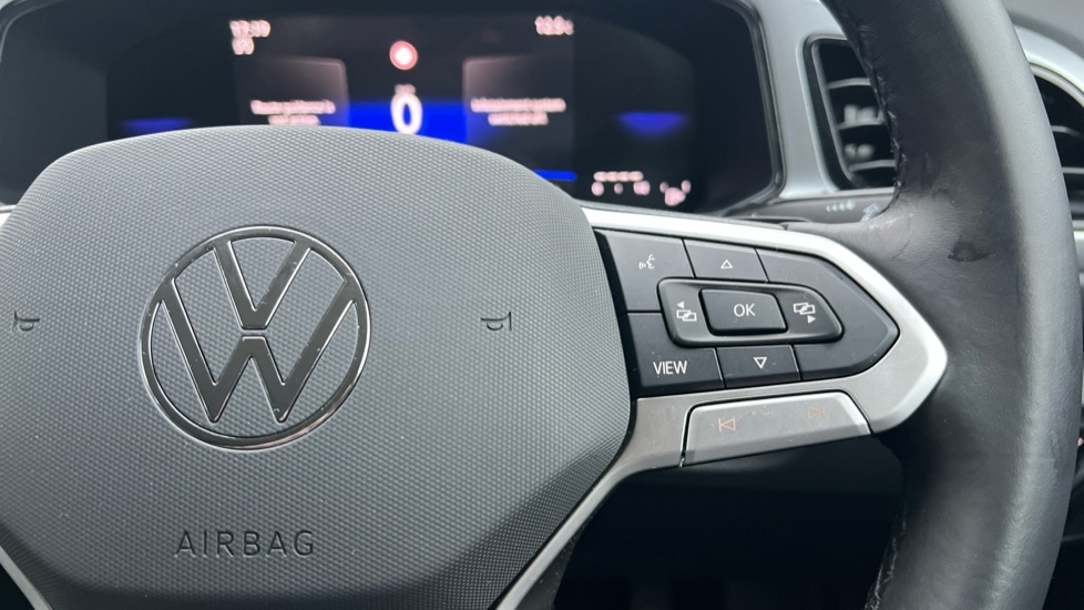 Used Volkswagen T-Roc 2025 for sale - 76869593: Photo 31