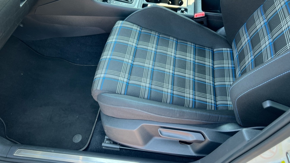 Used Volkswagen Golf 2020 for sale - 76442064: Photo 32