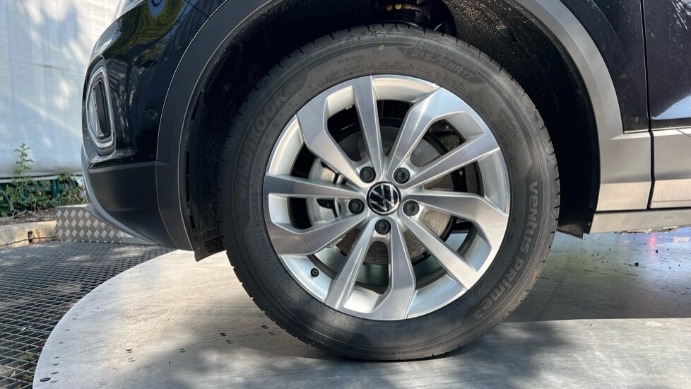 Used Volkswagen T-Roc 2025 for sale - 76868911: Photo 17