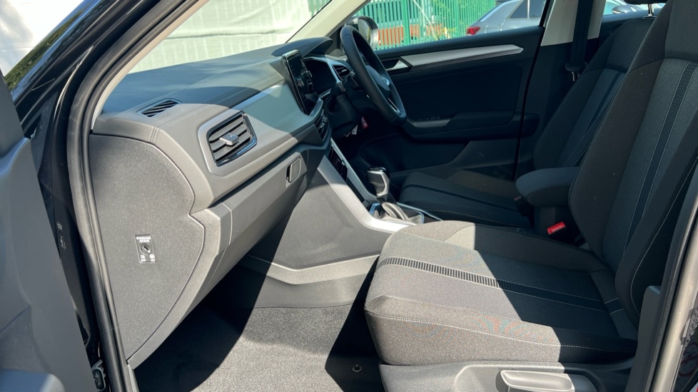 Used Volkswagen T-Roc 2025 for sale - 76868911: Photo 2