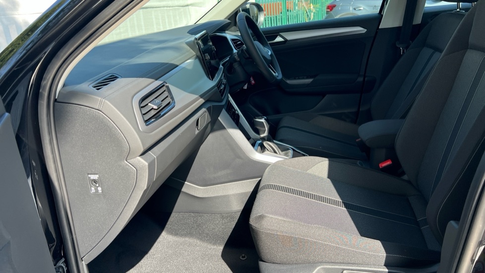 Used Volkswagen T-Roc 2025 for sale - 76868911: Photo 28