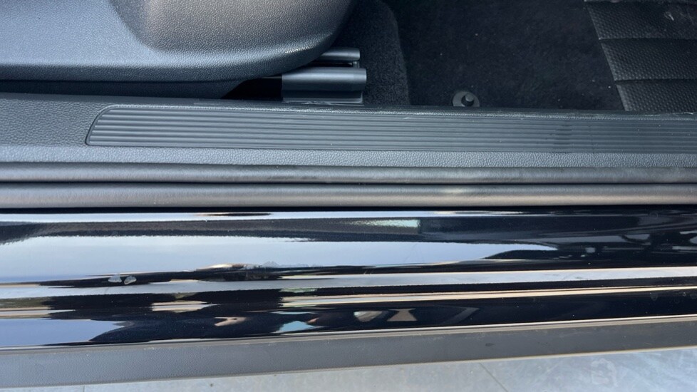 Used Volkswagen T-Roc 2025 for sale - 76868911: Photo 40