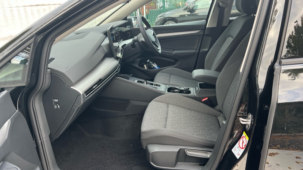 Used Volkswagen Golf 2025 for sale - 76870388: Photo 2