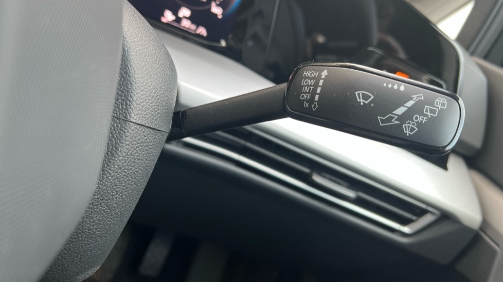 Used Volkswagen Golf 2025 for sale - 76870388: Photo 32