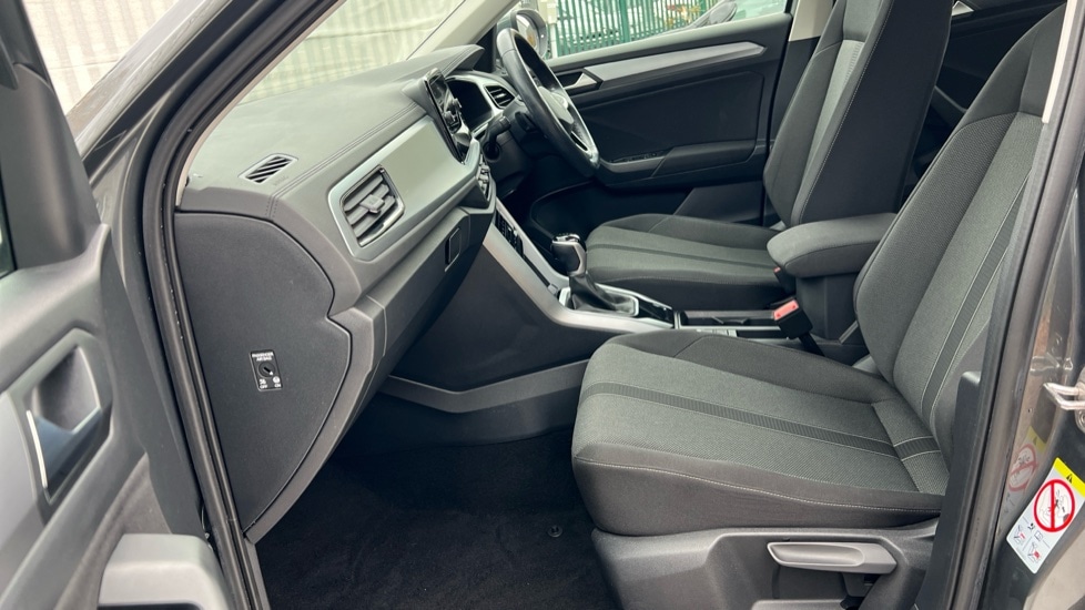 Used Volkswagen T-Roc 2022 for sale - 76750180: Photo 2