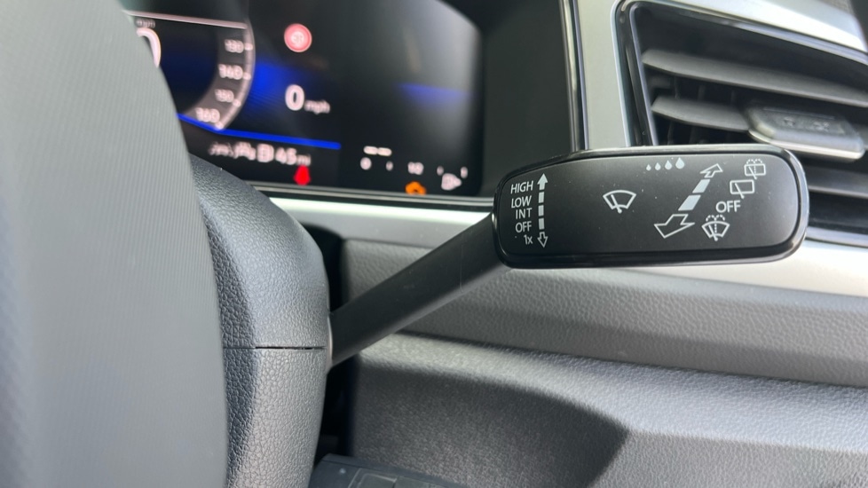 Used Volkswagen T-Roc 2025 for sale - 76868912: Photo 32