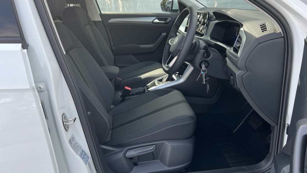 Used Volkswagen T-Roc 2025 for sale - 76868912: Photo 5