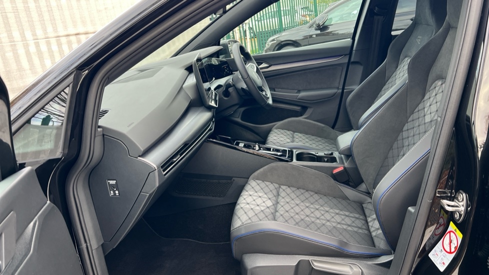 Used Volkswagen Golf 2025 for sale - 76533928: Photo 2