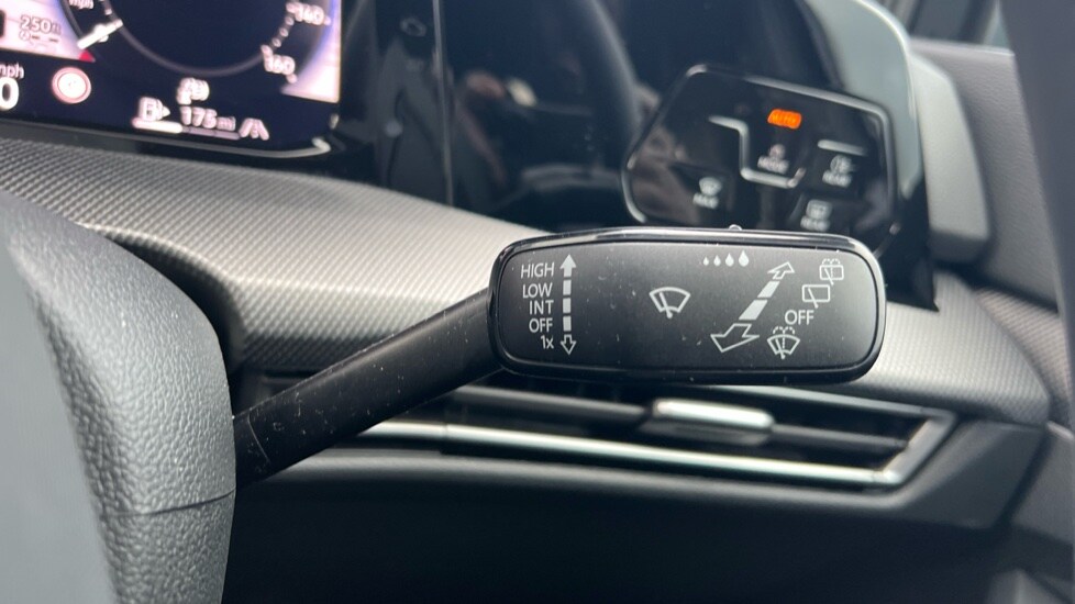 Used Volkswagen Golf 2025 for sale - 76533928: Photo 32