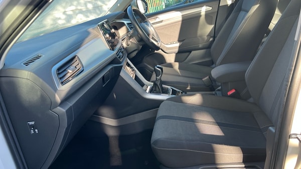 Used Volkswagen T-Roc 2023 for sale - 76124289: Photo 2