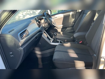 Used Volkswagen T-Roc 2023 for sale - 76124289: Photo 2