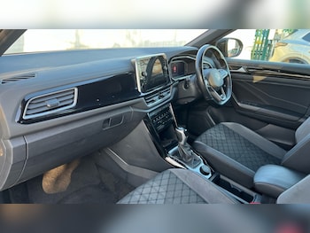 Used Volkswagen T-Roc 2022 for sale - 76999332: Photo