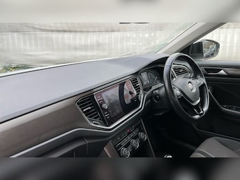 Used Volkswagen T-Roc 2019 for sale - 76971475: Photo