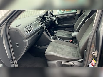 Used Volkswagen T-Roc 2024 for sale - 76244475: Photo 2