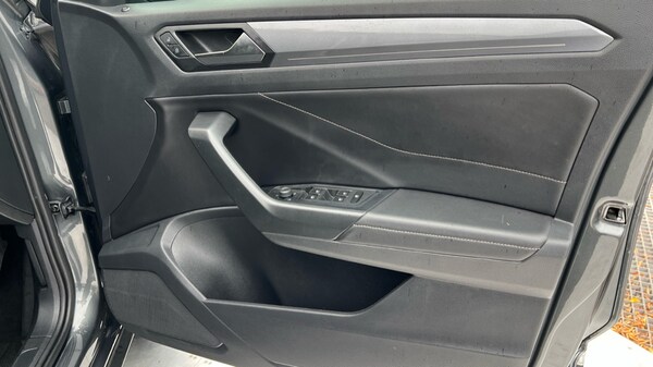 Used Volkswagen T-Roc 2024 for sale - 76244475: Photo 37