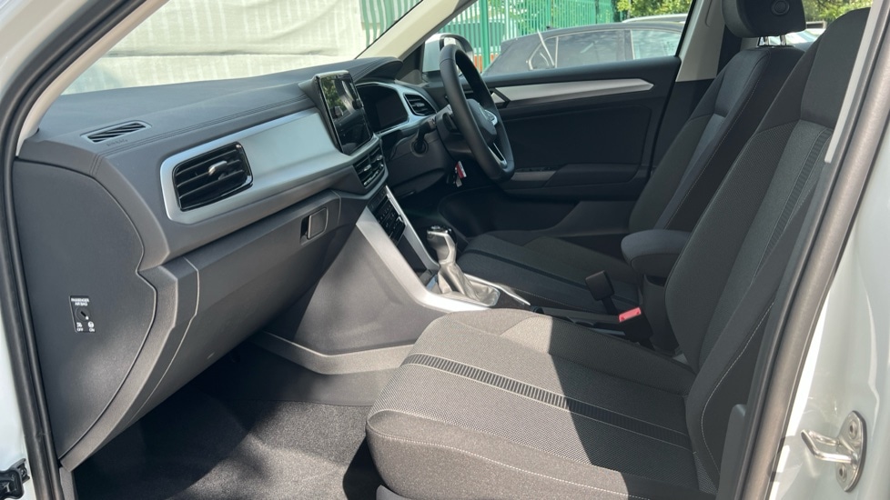 Used Volkswagen T-Roc 2025 for sale - 76528952: Photo 2