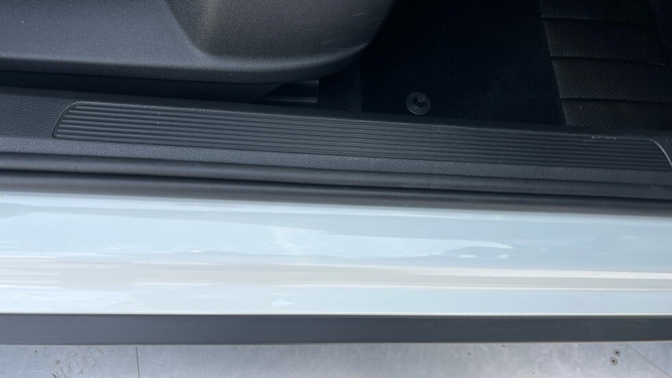 Used Volkswagen T-Roc 2025 for sale - 76528952: Photo 40