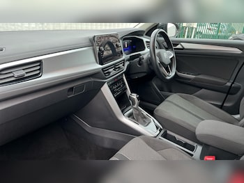 Used Volkswagen T-Roc 2023 for sale - 76872497: Photo