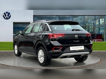 Used Volkswagen T-Roc 2023 for sale - 76872497: Photo