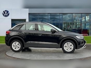 Used Volkswagen T-Roc 2023 for sale - 76872497: Photo