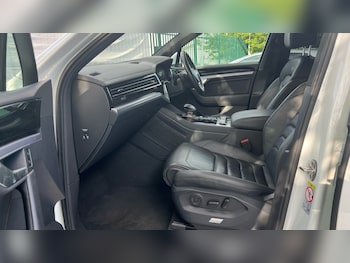 Used Volkswagen Touareg 2019 for sale - 75406080: Photo