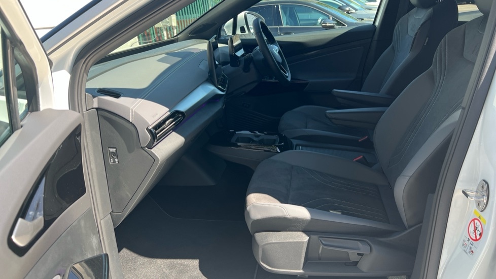 Used Volkswagen ID.4 2025 for sale - 77067842: Photo 2