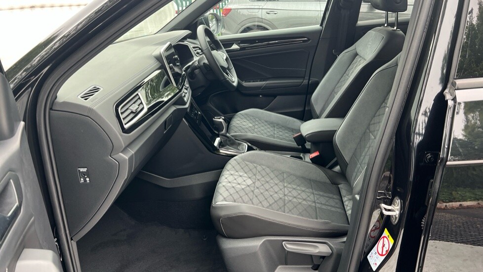 Used Volkswagen T-Roc 2025 for sale - 75902038: Photo 28