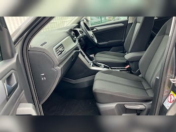 Used Volkswagen T-Roc 2022 for sale - 76664327: Photo