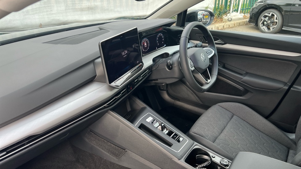 Used Volkswagen Golf 2025 for sale - 76668195: Photo 2