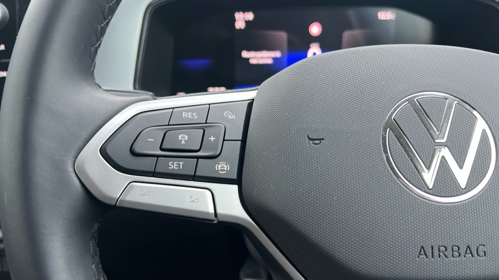 Used Volkswagen T-Roc 2025 for sale - 76375600: Photo 30