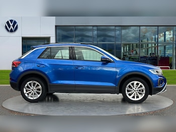 Used Volkswagen T-Roc 2024 for sale - 76428012: Photo