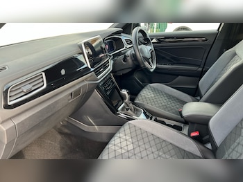 Used Volkswagen T-Roc 2023 for sale - 76241638: Photo