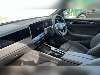 Used Volkswagen Passat 2025 for sale - 75902182: Photo