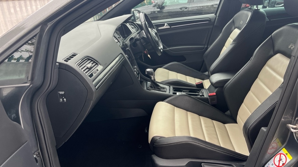 Used Volkswagen Golf 2018 for sale - 76037744: Photo 2