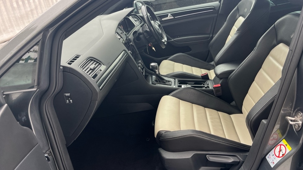 Used Volkswagen Golf 2018 for sale - 76037744: Photo 28